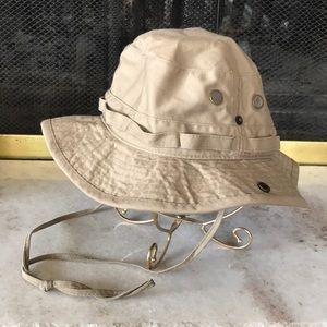 Beige bucket fishing cap